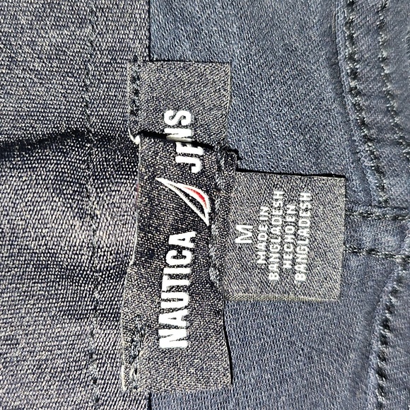 💙Nautica Women’s Navy High-Waist Casual Shorts - Picture 2 of 3